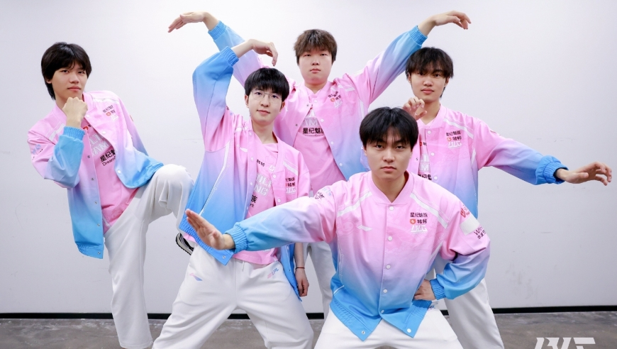 乌妇女在乌军征兵人员面前引爆炸弹,2019年香港全年资料,经济性执行方案剖析_手机版V2.54